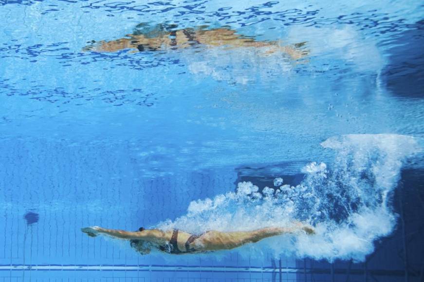 La heroica acción de una entrenadora para salvar a nadadora que se desmayó en pleno Mundial de Natación (Fotos)