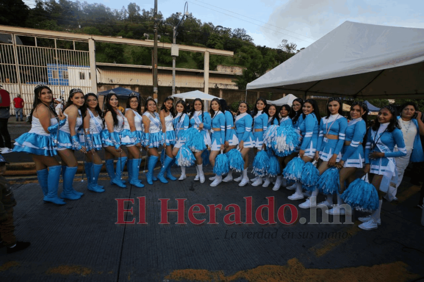 FOTOS: Hermosas palillonas resaltan en la capital desde tempranas horas