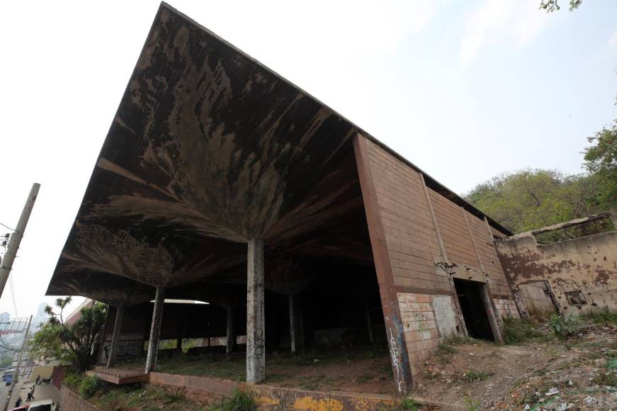 Fotos: Así luce el Centro Social Universitario a 23 años de su abandono