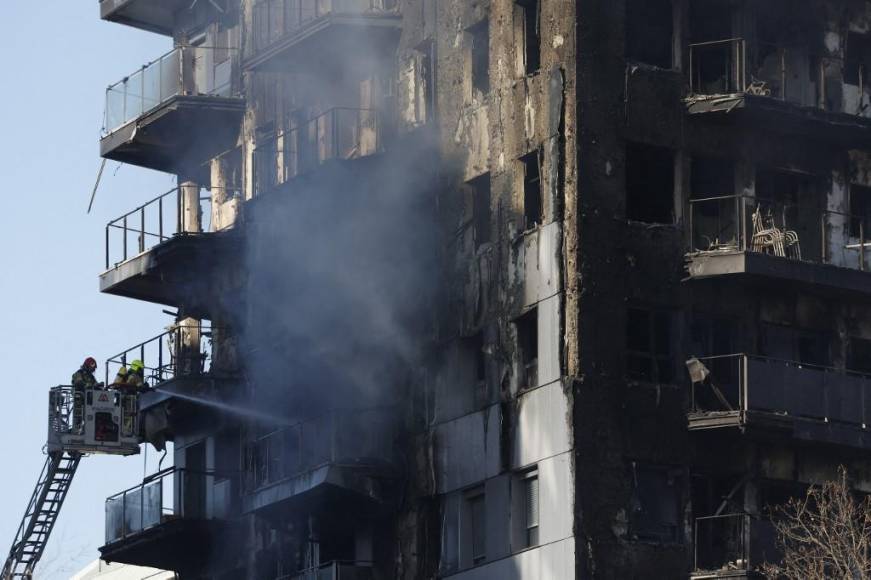 El infierno desatado en edificio de apartamentos en Valencia, España