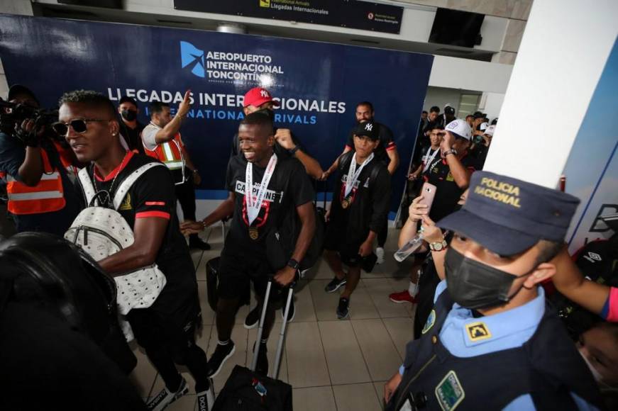 Así fue el recibimiento del Olimpia en el Aeropuerto Toncontín