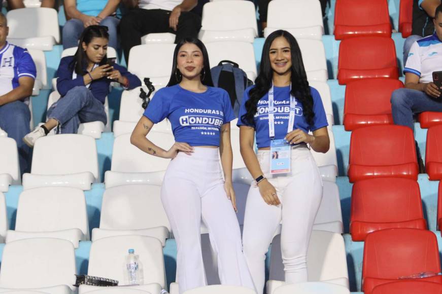 ¡Bellezas! El Nacional se llena de lindas chicas para el Honduras ante Jamaica