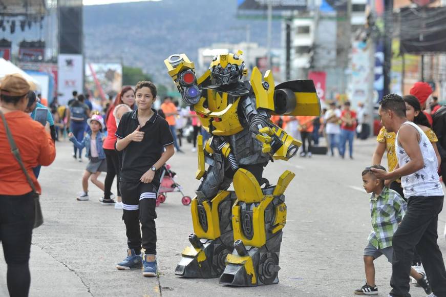 Color, alegría y fiesta: así arranca el carnaval por el 445 aniversario de Tegucigalpa