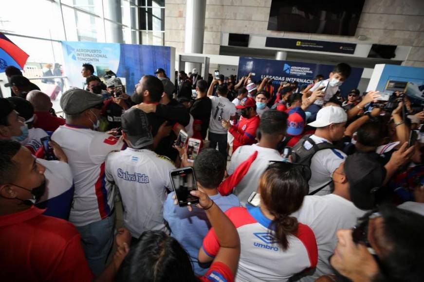 Así fue el recibimiento del Olimpia en el Aeropuerto Toncontín