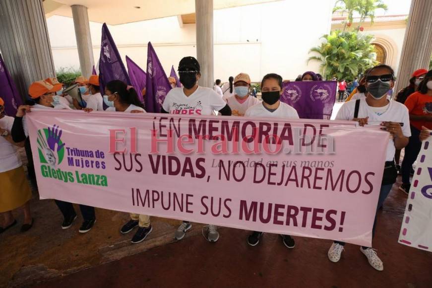 En protesta contra femicidios y violencia, hondureñas celebran Día Internacional de la Mujer