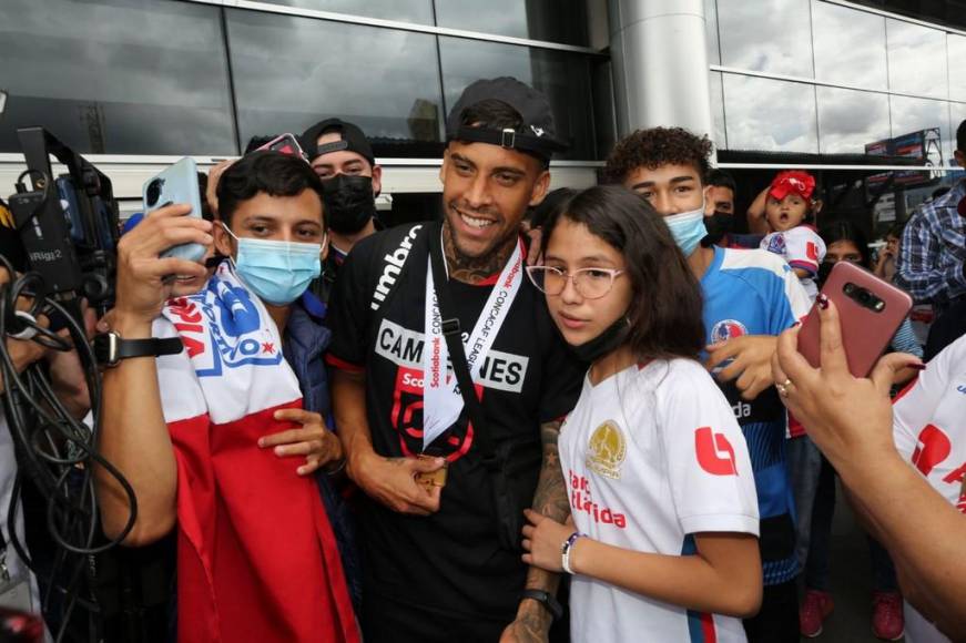 Así fue el recibimiento del Olimpia en el Aeropuerto Toncontín