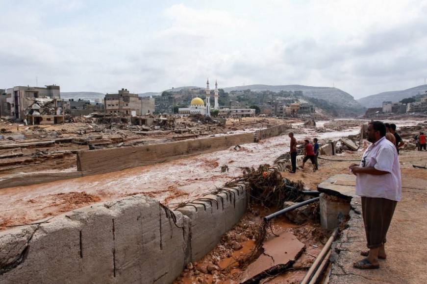 “Barrios enteros fueron arrastrados con todo y gente al mar”: miles de muertos en Libia por inundaciones