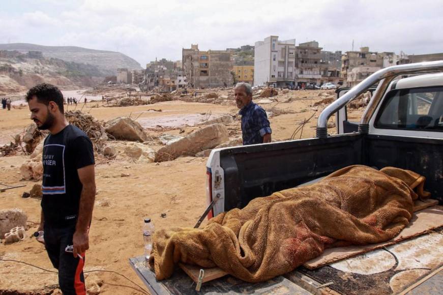 “Barrios enteros fueron arrastrados con todo y gente al mar”: miles de muertos en Libia por inundaciones