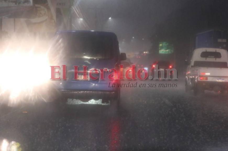 ¡Tegucigalpa anegada! Lluvias causan caos en la capital