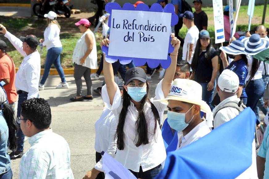 ”Fuera el familión” y “Libre nunca más”: las consignas de la marcha del Bloque de Oposición Ciudadana