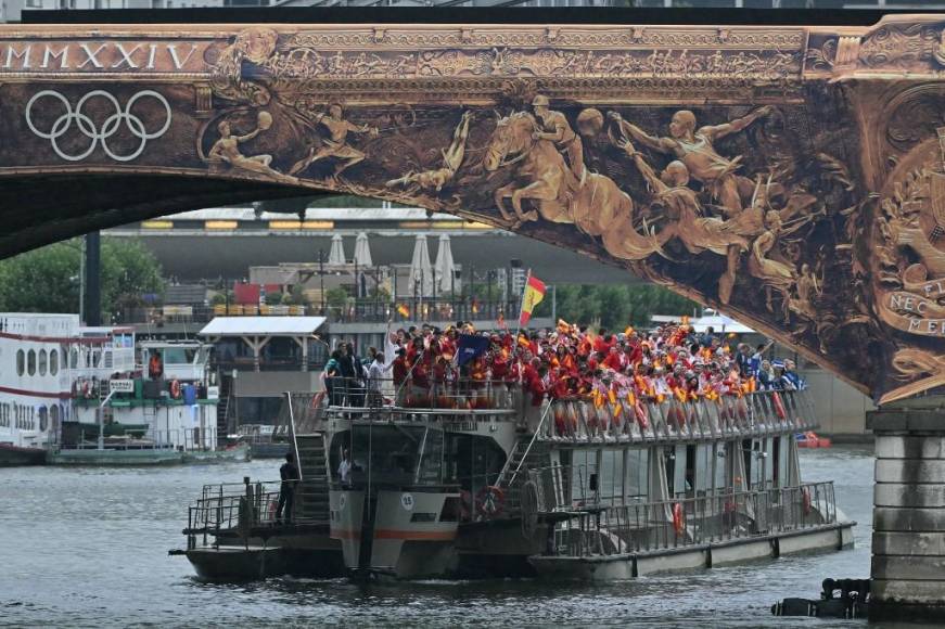 Con desfile de delegaciones en el Sena, inicia ceremonia de apertura París-2024