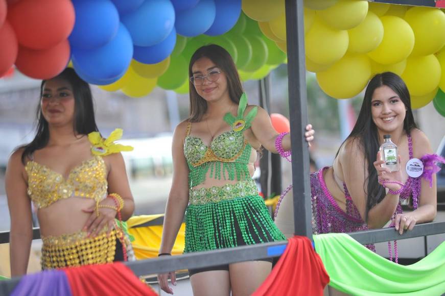 Derroche de belleza y sonrisas en carnaval de Tegucigalpa