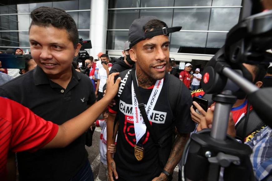 Así fue el recibimiento del Olimpia en el Aeropuerto Toncontín