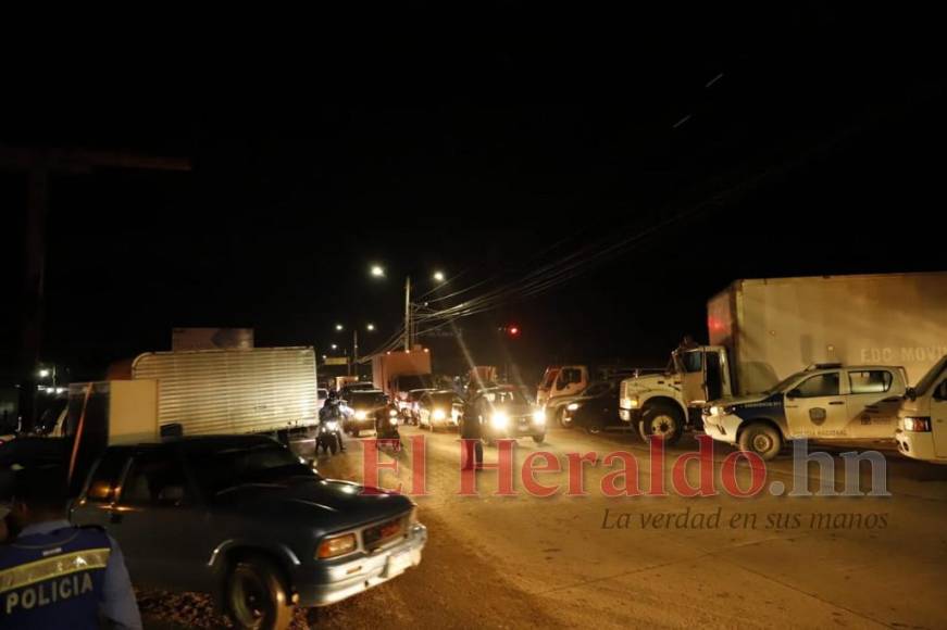 Tráfico, desesperación y temor: Evacúan La Lima ante llamado de emergencia por lluvias