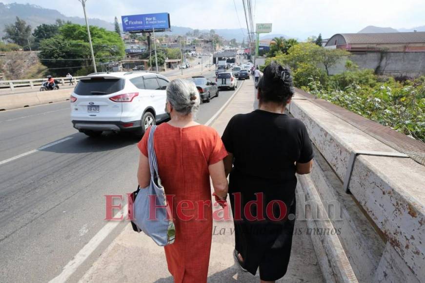 Imágenes del caos vial en la capital originado por el paro de transportistas