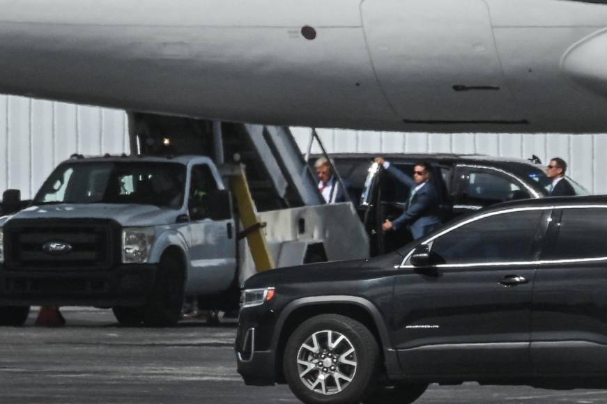 Sonriente, así salió Donald Trump de la corte de Miami tras audiencia