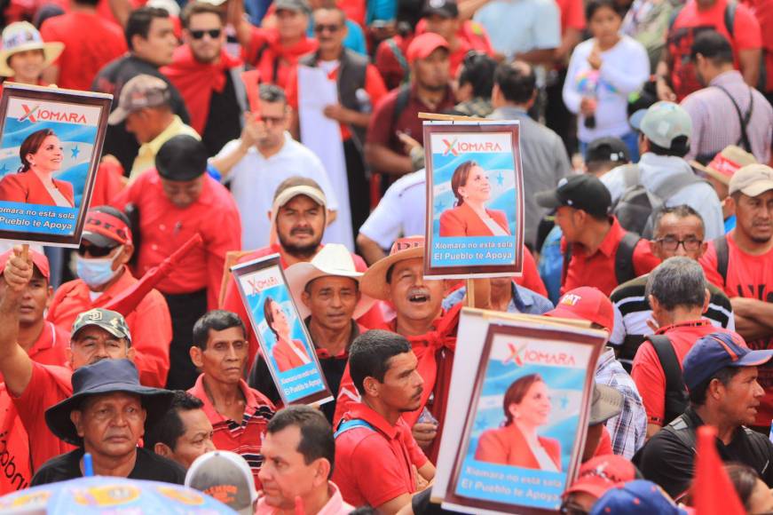 Simpatizantes de Libre llegan a Casa Presidencial para iniciar marcha