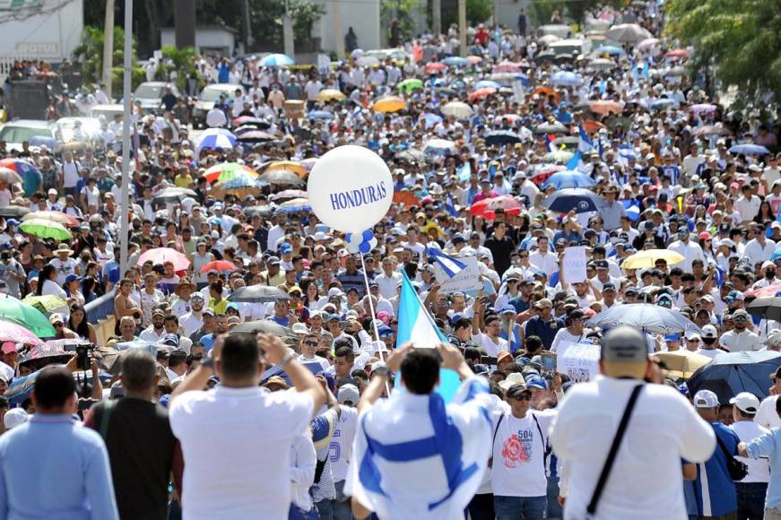 ”Fuera el familión” y “Libre nunca más”: las consignas de la marcha del Bloque de Oposición Ciudadana