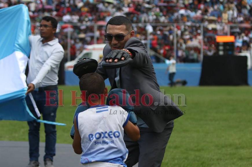 Teófimo López ofreció show de boxeo en las fiestas patrias de Honduras