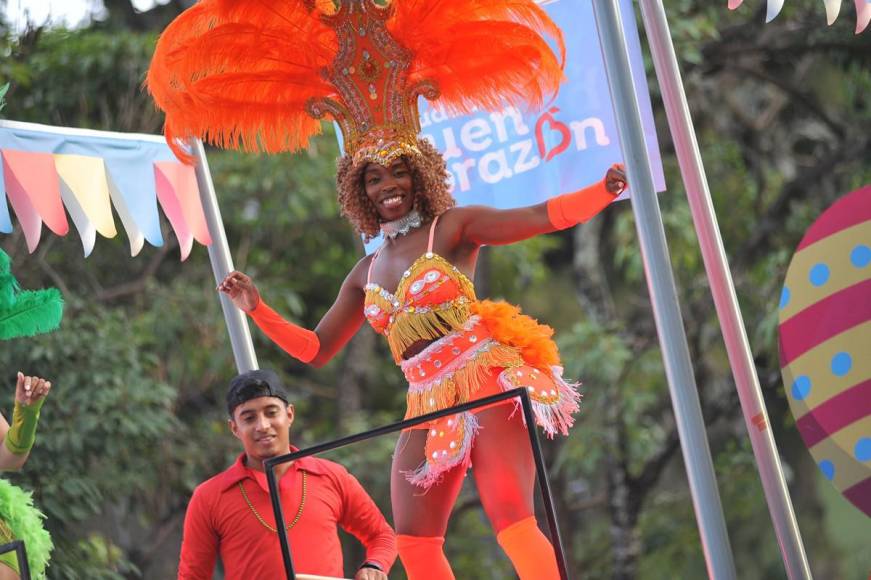 Derroche de belleza y sonrisas en carnaval de Tegucigalpa