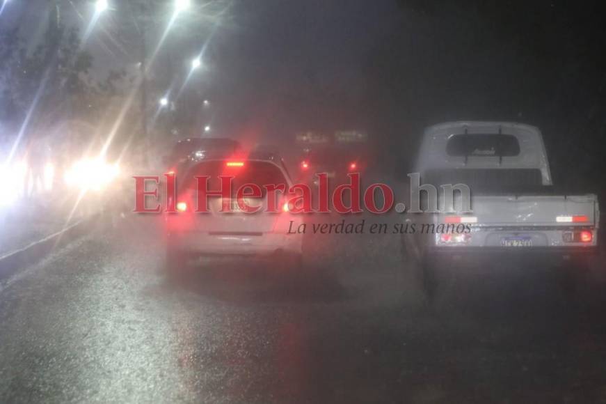 ¡Tegucigalpa anegada! Lluvias causan caos en la capital