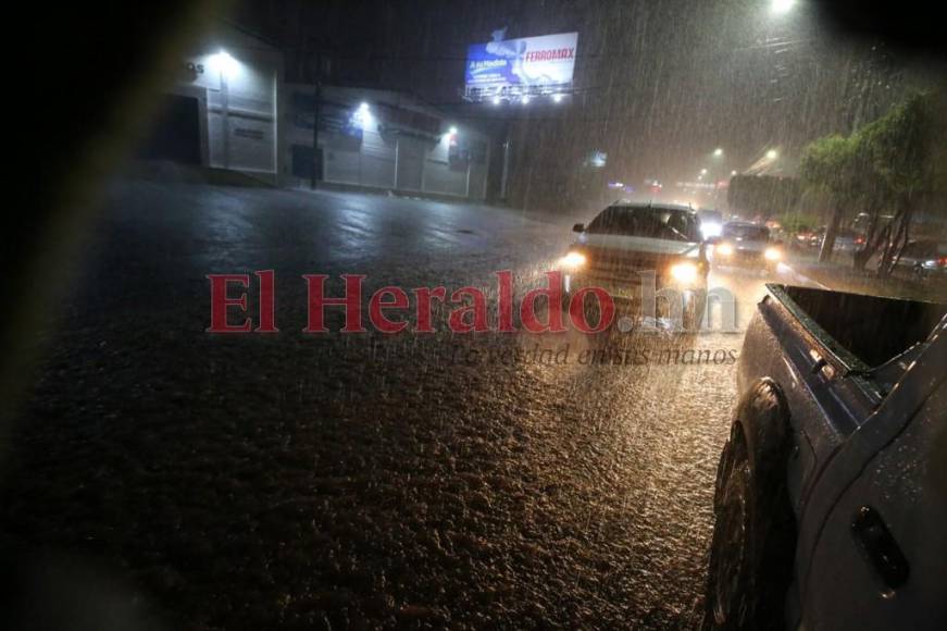 ¡Tegucigalpa anegada! Lluvias causan caos en la capital