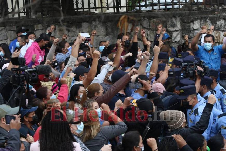 “Es un hombre honesto”, simpatizantes de JOH muestran su apoyo en la CSJ