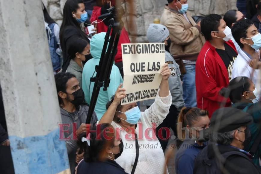 “Es un hombre honesto”, simpatizantes de JOH muestran su apoyo en la CSJ