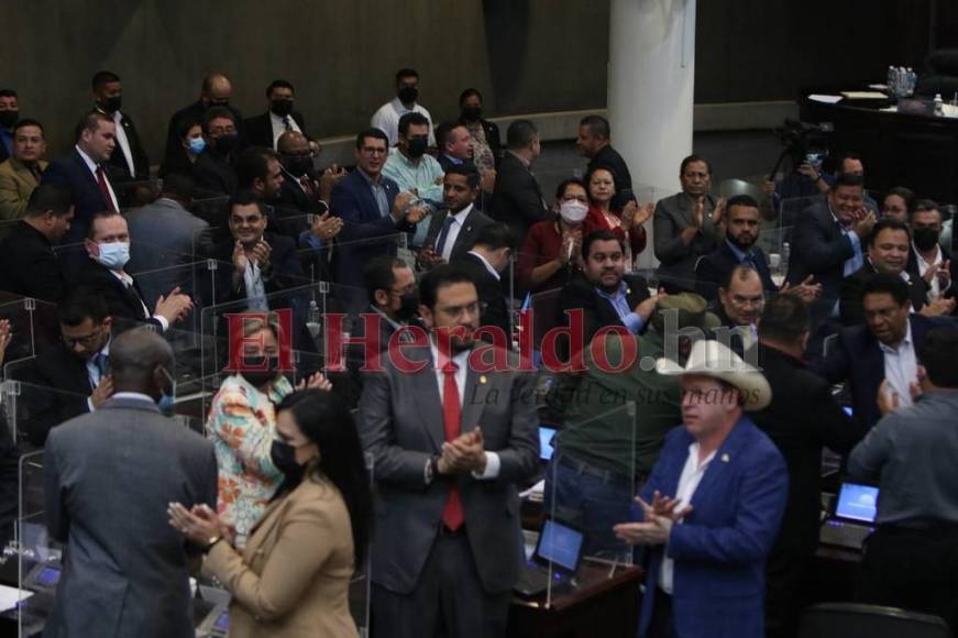 Aprueban condecoración al líder sindical, Carlos Humberto Reyes