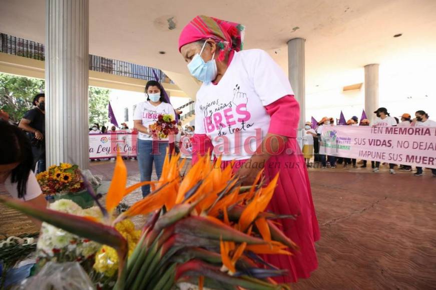 En protesta contra femicidios y violencia, hondureñas celebran Día Internacional de la Mujer