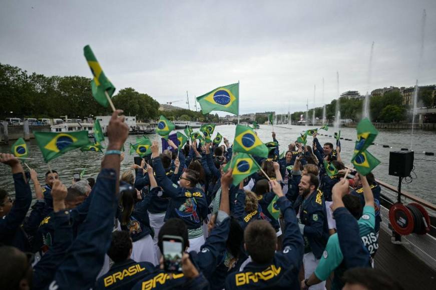 Con desfile de delegaciones en el Sena, inicia ceremonia de apertura París-2024