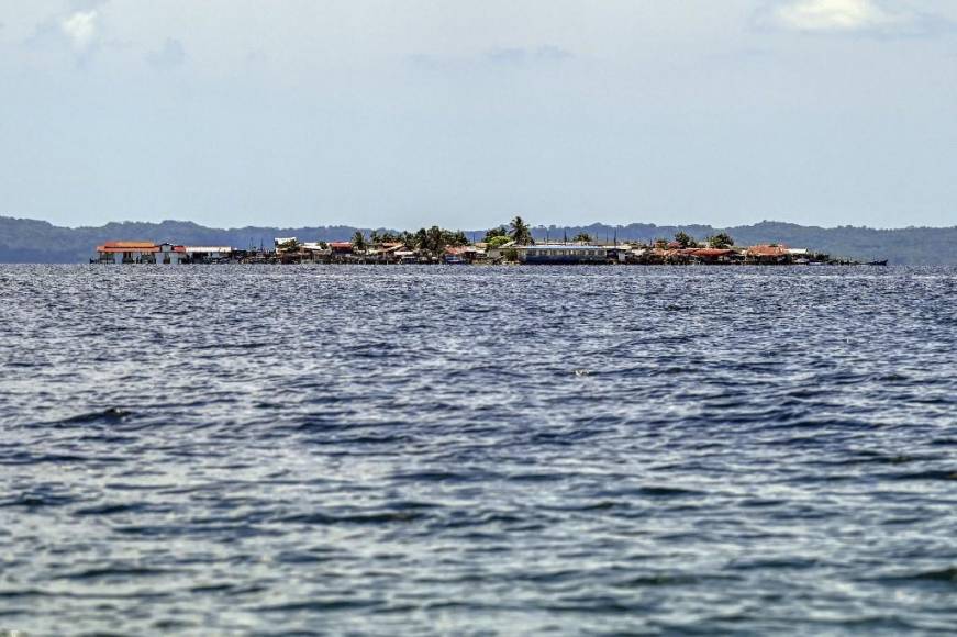 La isla en el Caribe cuyos pobladores deben abandonar antes de que se la trague el mar