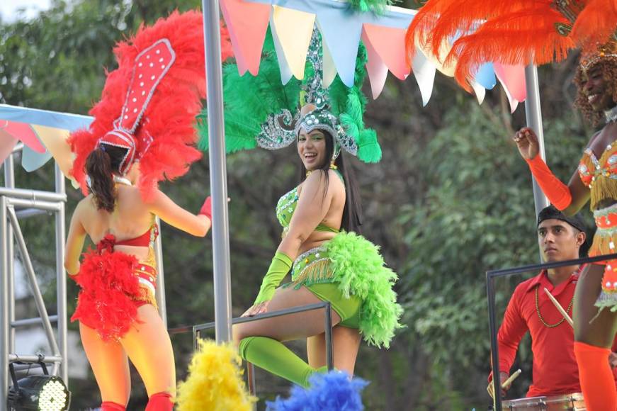 Derroche de belleza y sonrisas en carnaval de Tegucigalpa