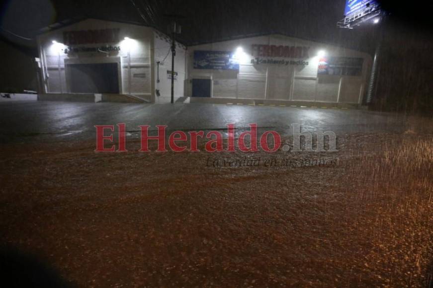 ¡Tegucigalpa anegada! Lluvias causan caos en la capital