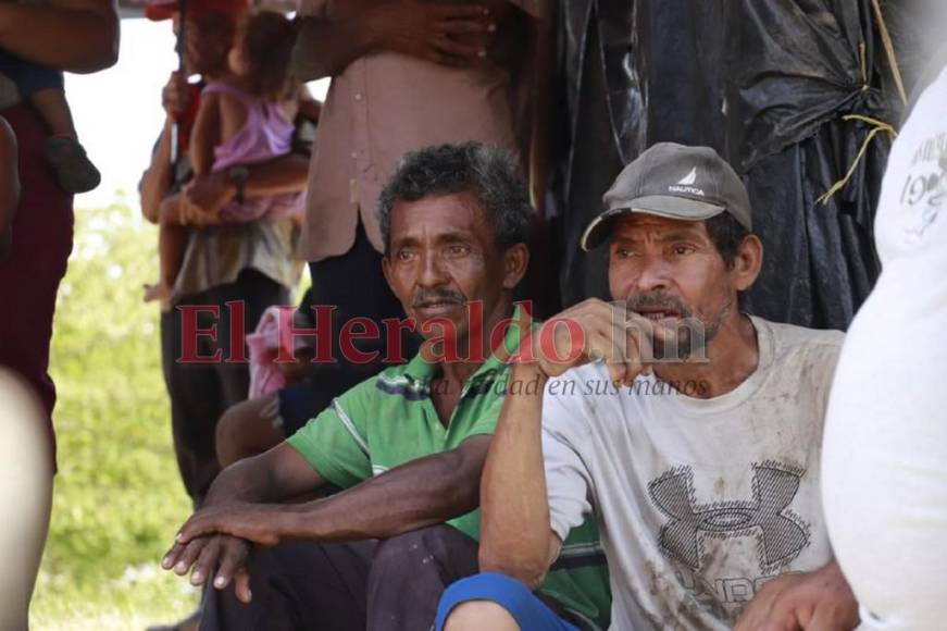 Desolados y a la espera de ayuda están decenas de familias en excampos bananeros