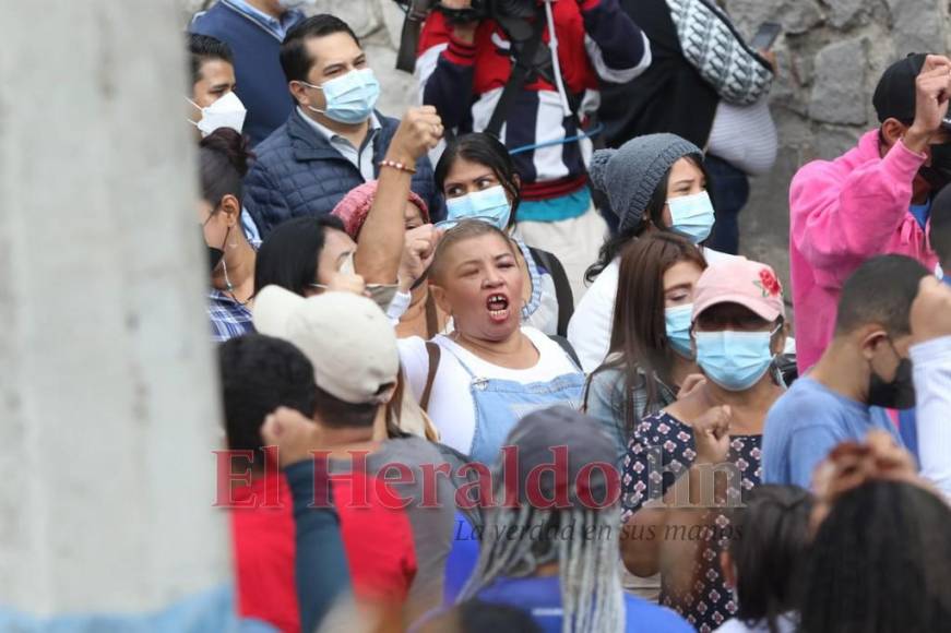 “Es un hombre honesto”, simpatizantes de JOH muestran su apoyo en la CSJ