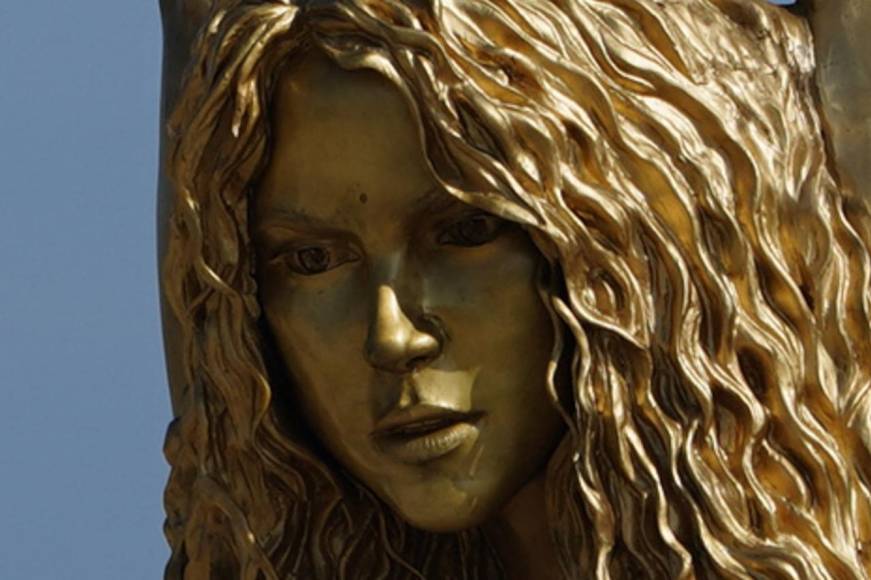 Shakira es inmortalizada con estatua de bronce en Barranquilla