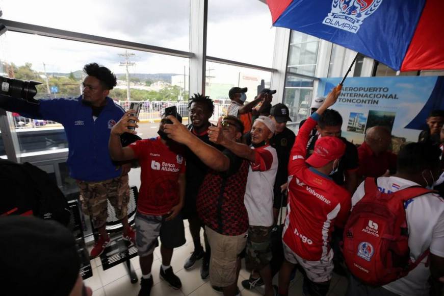 Así fue el recibimiento del Olimpia en el Aeropuerto Toncontín