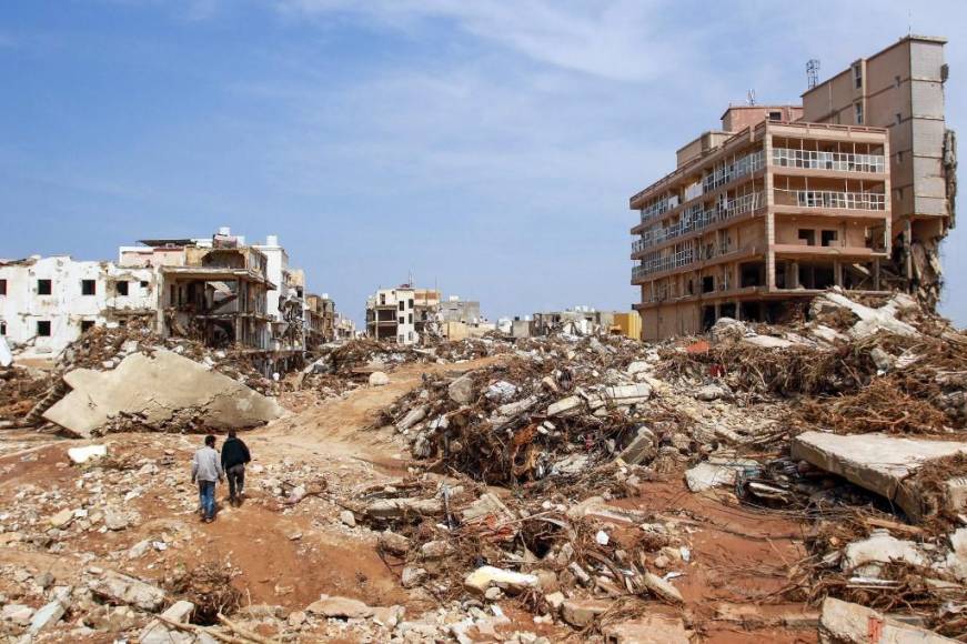 “Barrios enteros fueron arrastrados con todo y gente al mar”: miles de muertos en Libia por inundaciones