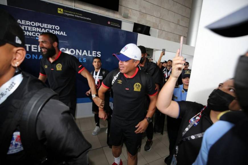 Así fue el recibimiento del Olimpia en el Aeropuerto Toncontín