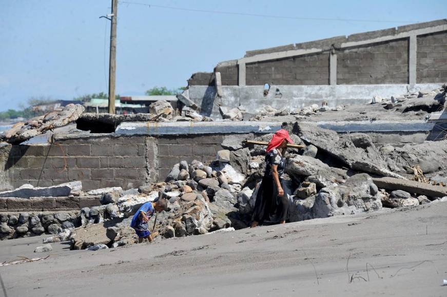 Así se está “tragando” el mar a toda una comunidad en Cedeño