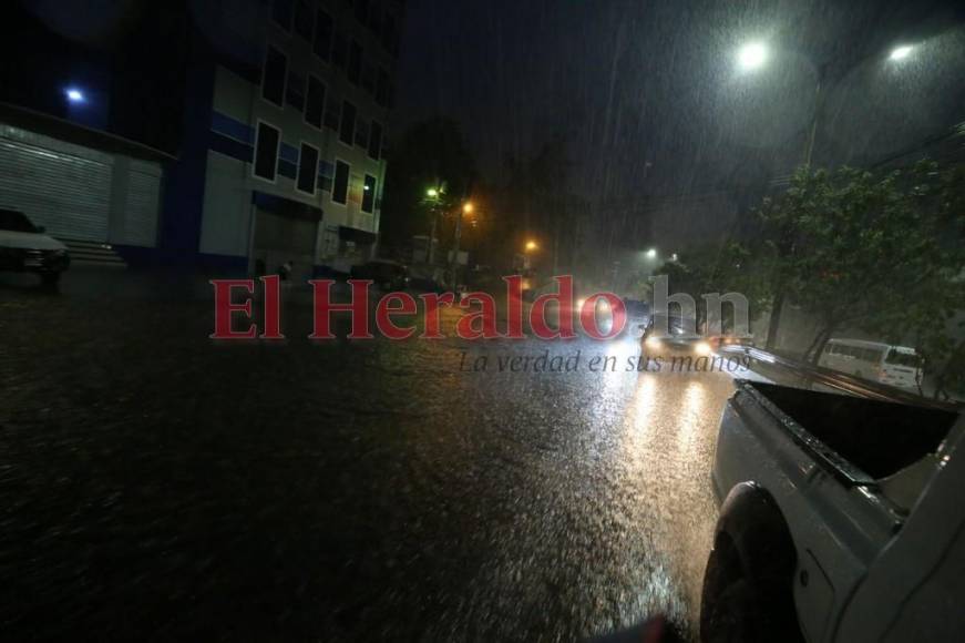 ¡Tegucigalpa anegada! Lluvias causan caos en la capital