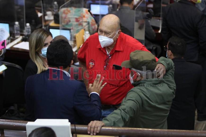 Aprueban condecoración al líder sindical, Carlos Humberto Reyes