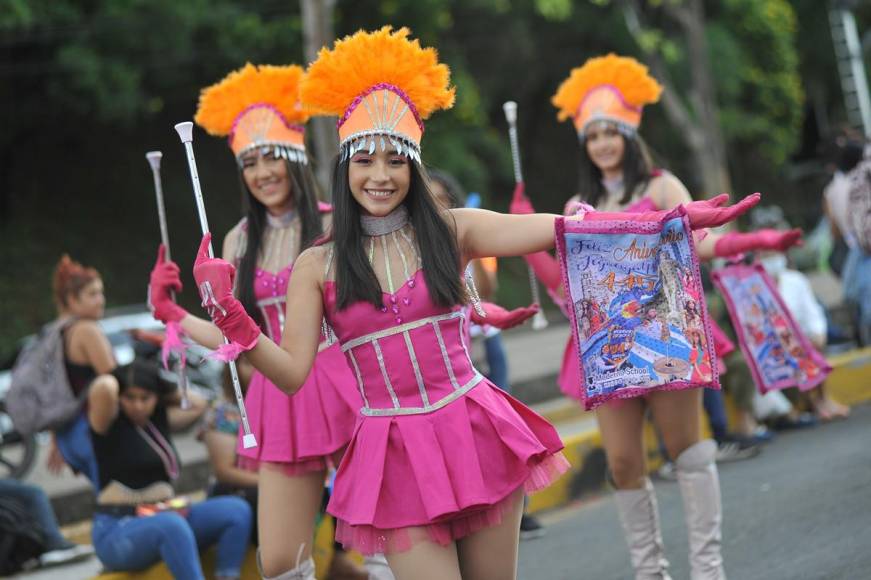 Derroche de belleza y sonrisas en carnaval de Tegucigalpa