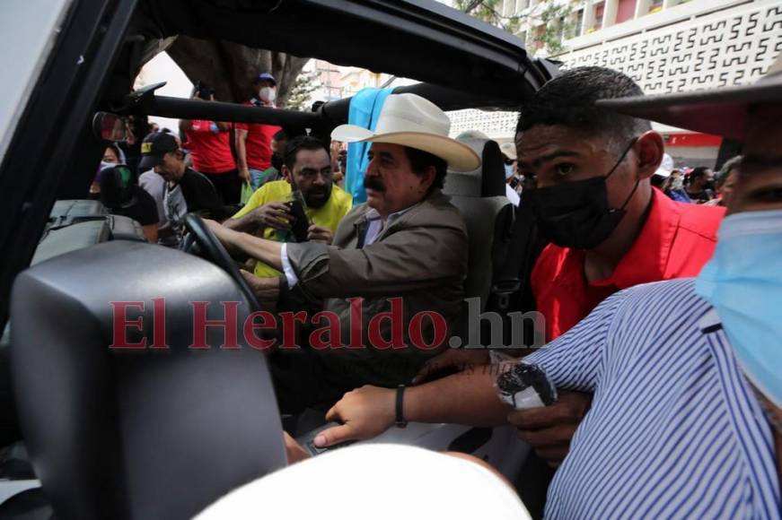 “Aquí lo bolsean a uno”: “Mel” Zelaya interrumpe discurso del Día del Trabajador