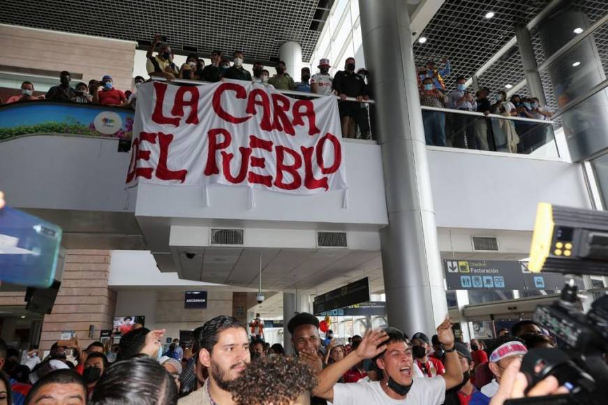 Así fue el recibimiento del Olimpia en el Aeropuerto Toncontín