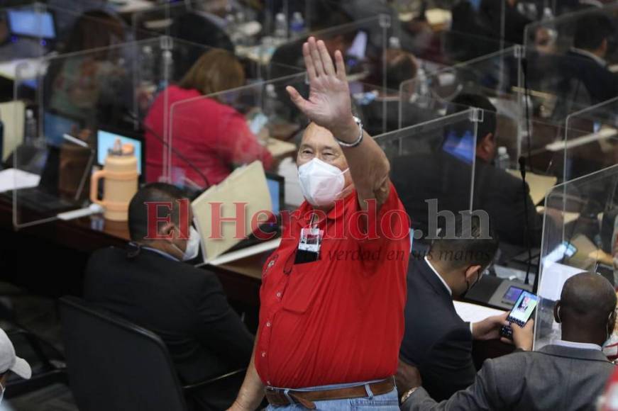 Aprueban condecoración al líder sindical, Carlos Humberto Reyes