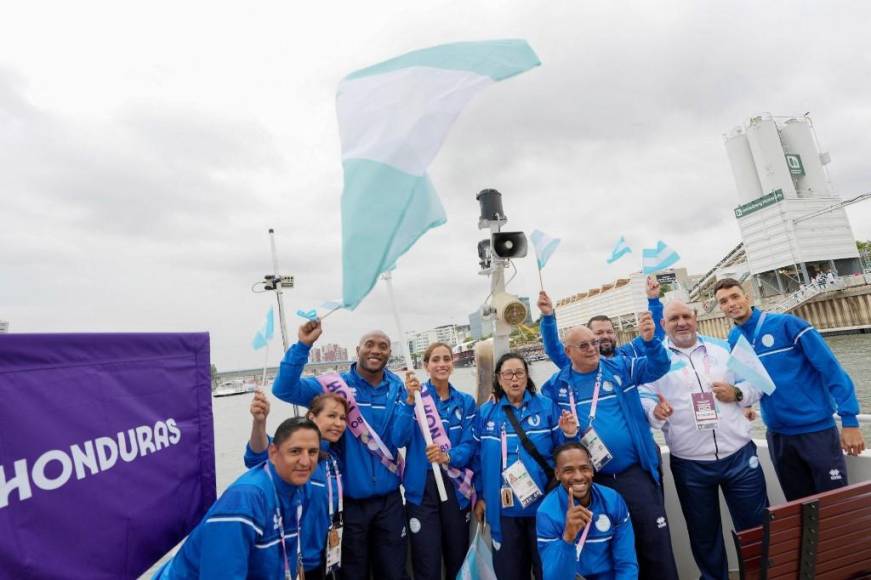 Con desfile de delegaciones en el Sena, inicia ceremonia de apertura París-2024