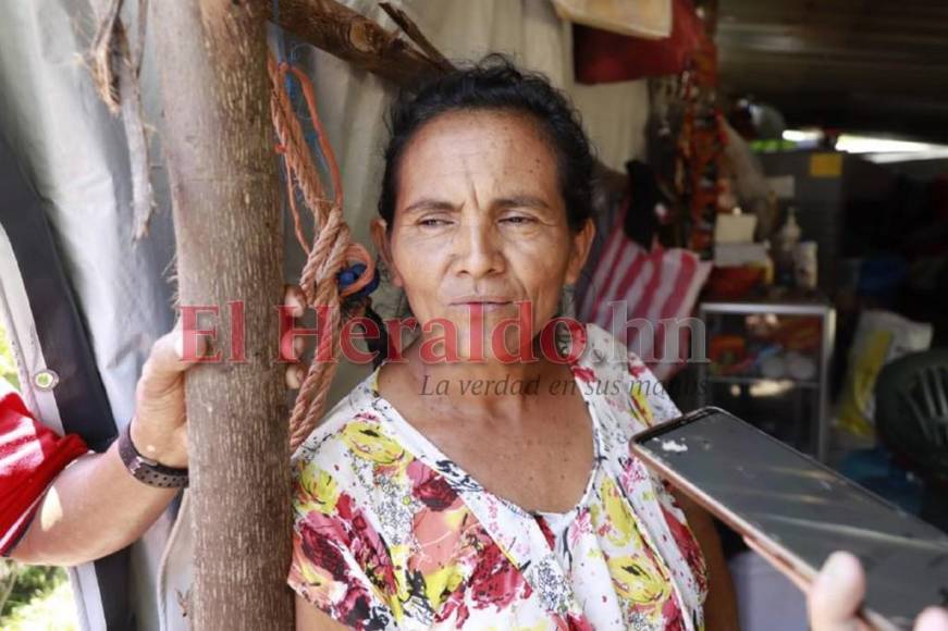 Desolados y a la espera de ayuda están decenas de familias en excampos bananeros