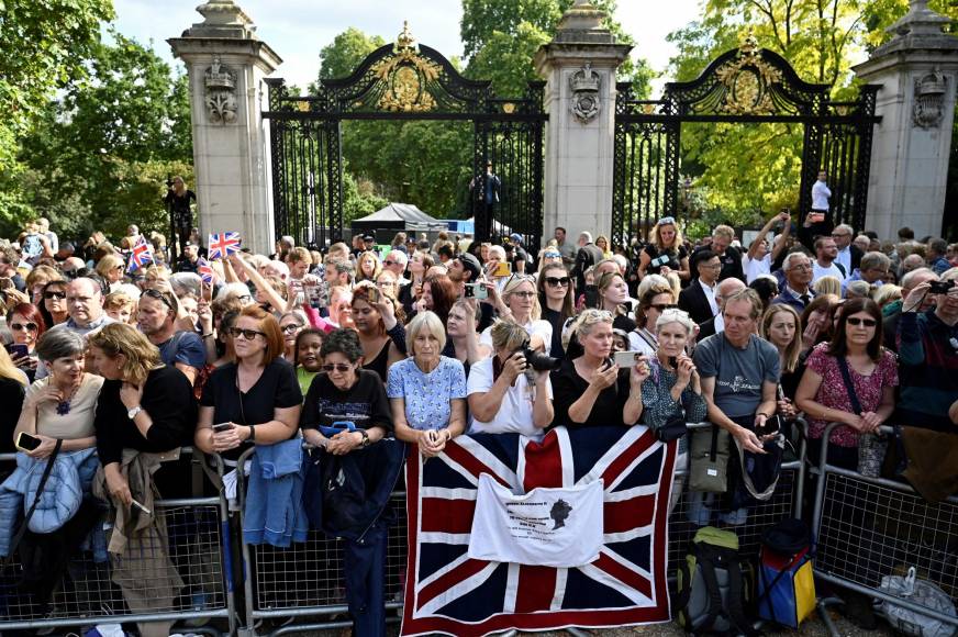 Londres inicia el multitudinario adiós para la reina Isabel II